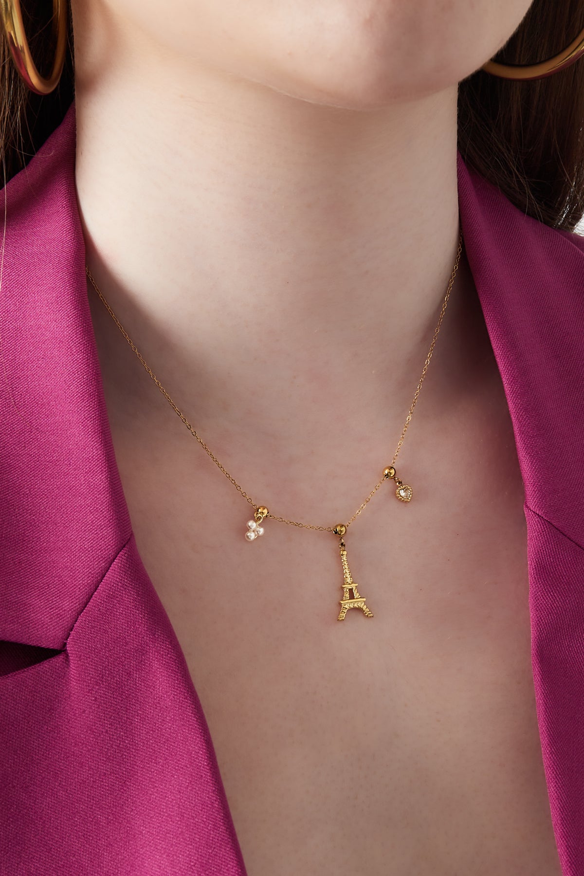 Eiffeltoren ketting - goud - gedragen om de hals van een model