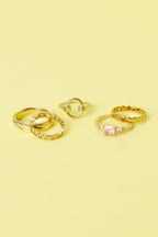 Ringen van roestvrij staal – Minimalistisch met cirkel – samen met een groepje ringen neergelegd