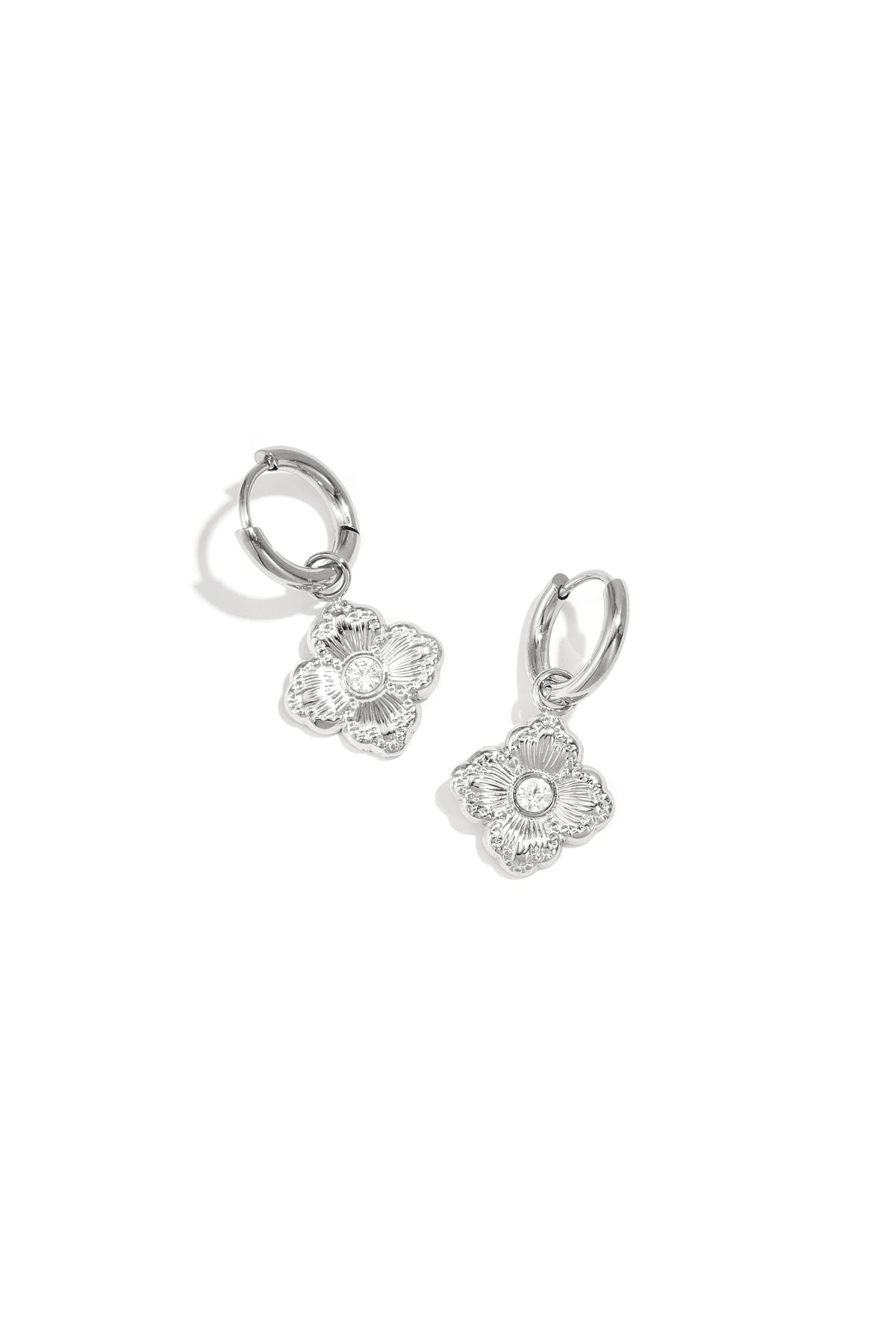 Oorbellen met elegante klaver en steentje - goud