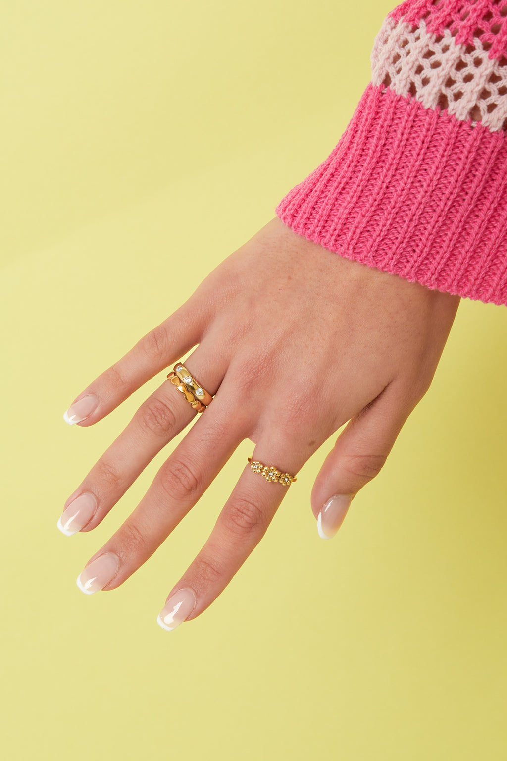 Ringen van roestvrij staal – Edelsteen met cirkel – gedragen om de vinger van een model