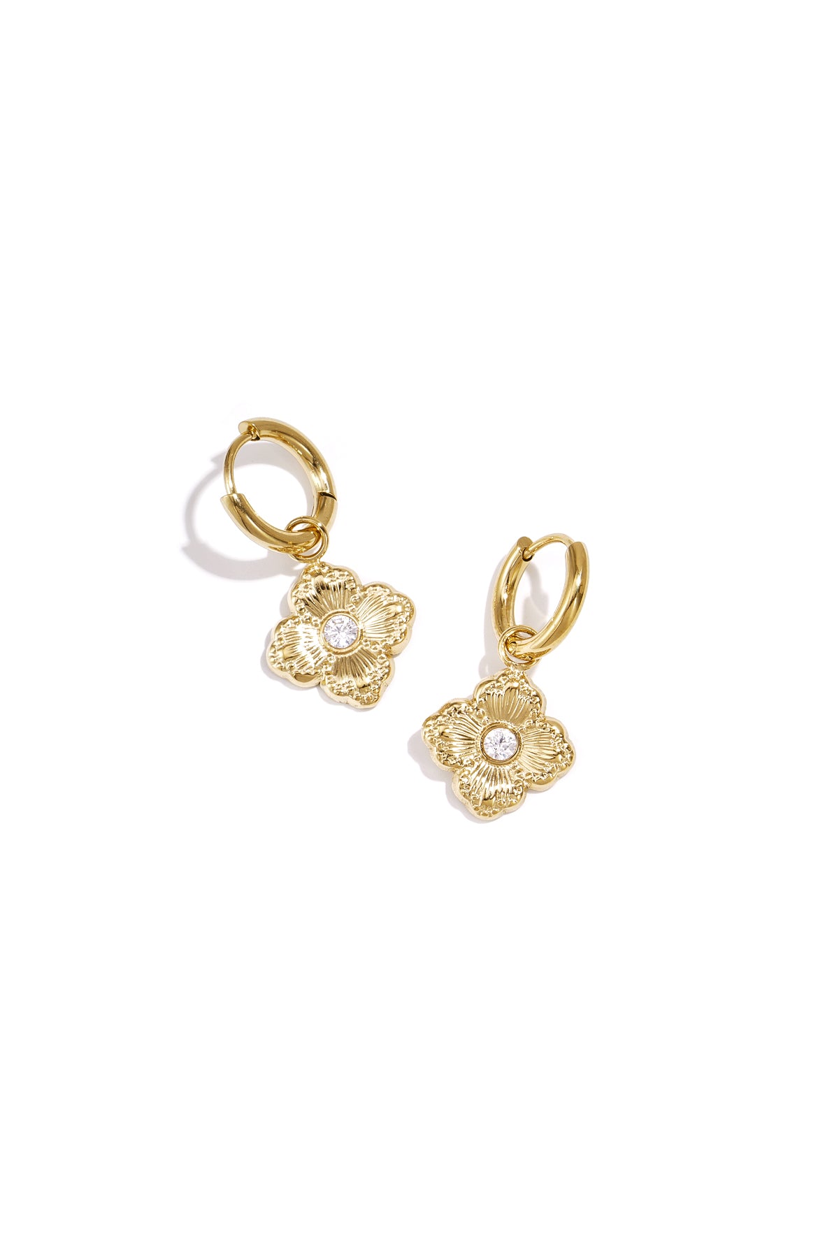 Oorbellen met elegante klaver en steentje - goud