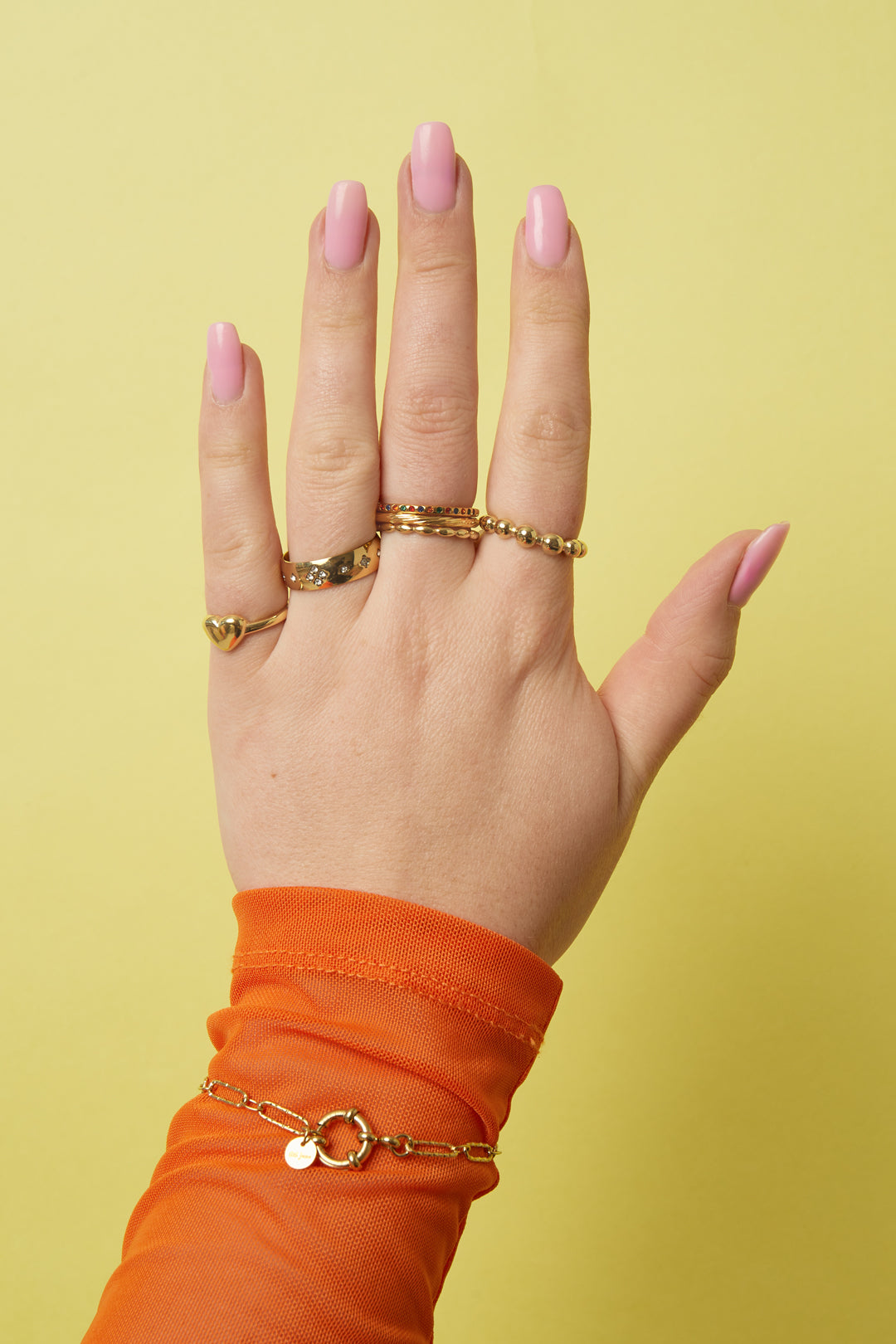 Ringen van roestvrij staal – Minimalistisch met stippen – Eenvoudig en dagelijks draagbaar - gedragen om de vinger van een model