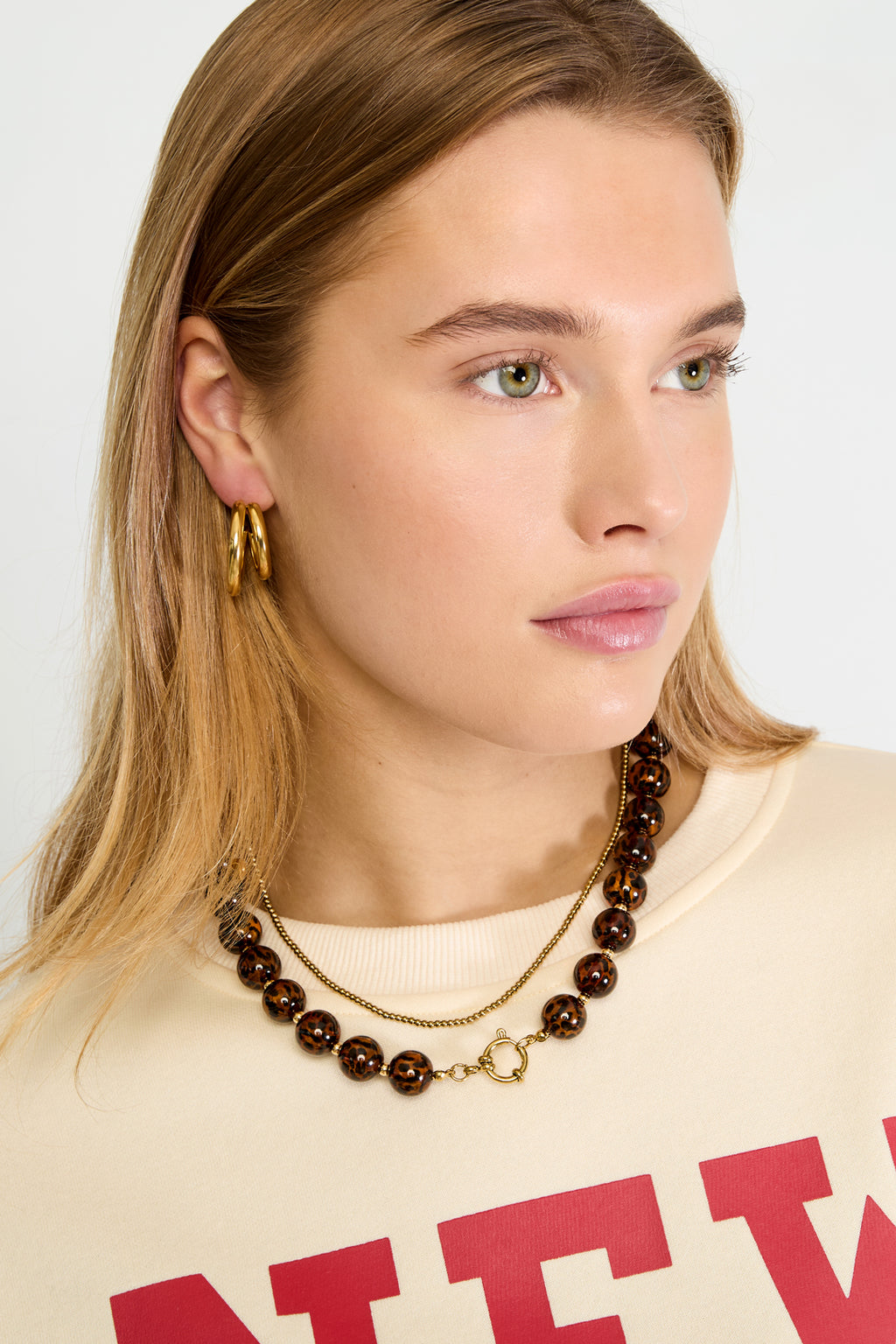 Acryl kralenketting – Kralen retro stijl – Dagelijks en klassiek draagbaar – 16 mm - gedragen om de hals van een model