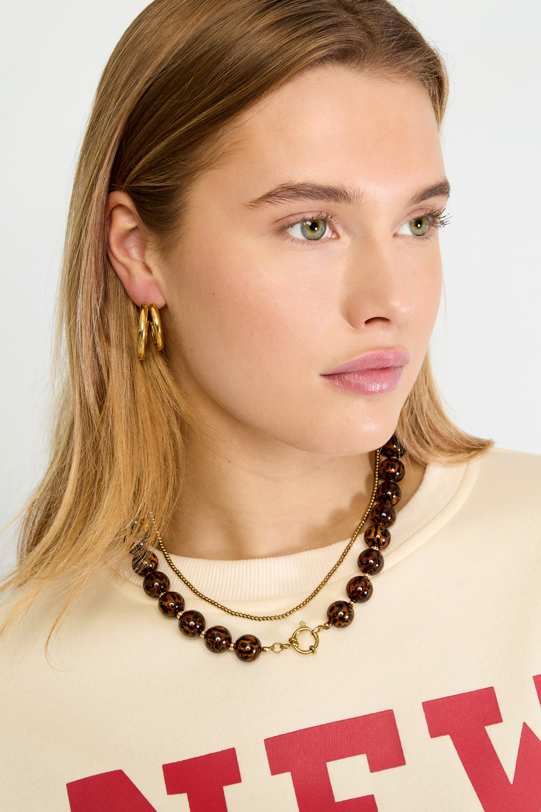 Acryl kralenketting – Kralen retro stijl – Dagelijks en klassiek draagbaar – 16 mm - gedragen om de hals van een model