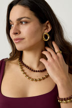 Gekoppelde ketting met gouden en gekleurde kralen