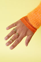 Ringen van roestvrij staal – Minimalistisch met cirkel – Eenvoudig en dagelijks draagbaar - gedragen om de vinger van een model arm van rechts