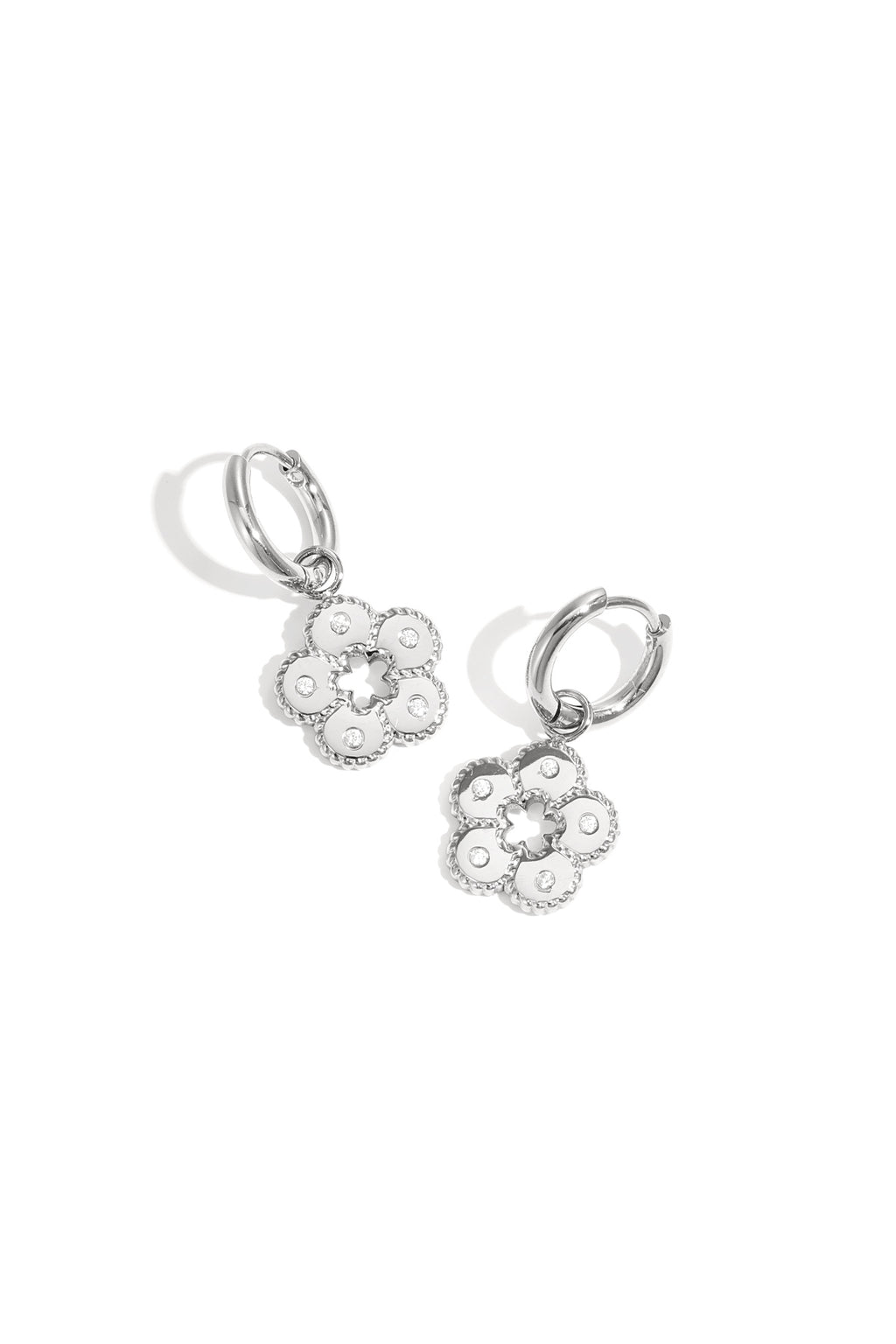 Oorbellen met steentjes in bloemvorm - zilver