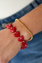 Massieve kralenarmbanden - 4 mm gedragen om de arm van een model