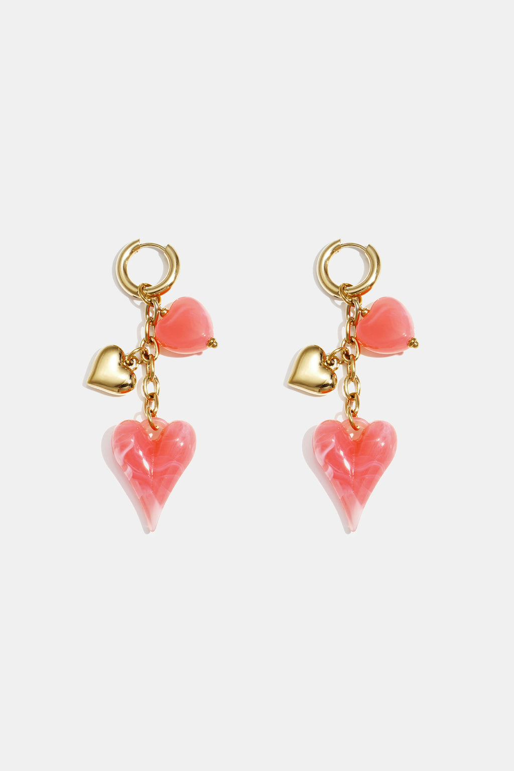 Oorbellen met hangende harten aan ketting